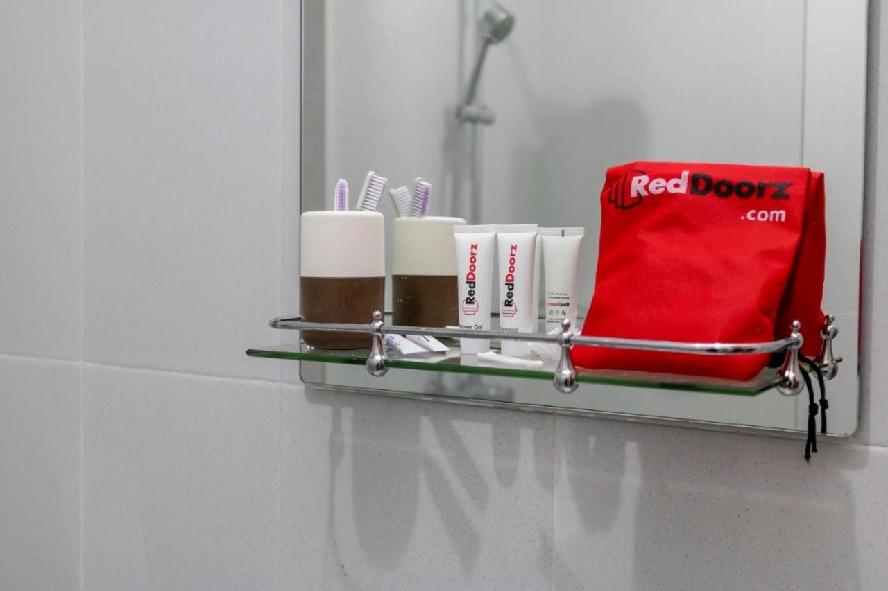 Reddoorz At Mayjen Sungkono Surabaia Exterior foto